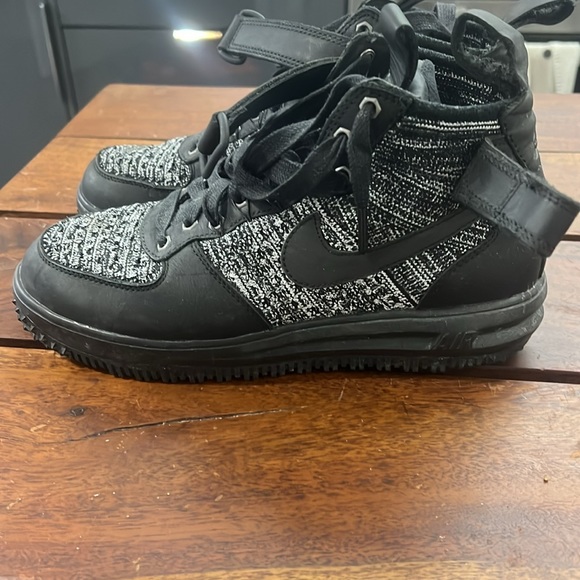 air force1 winterized boots - Picture 3 of 5